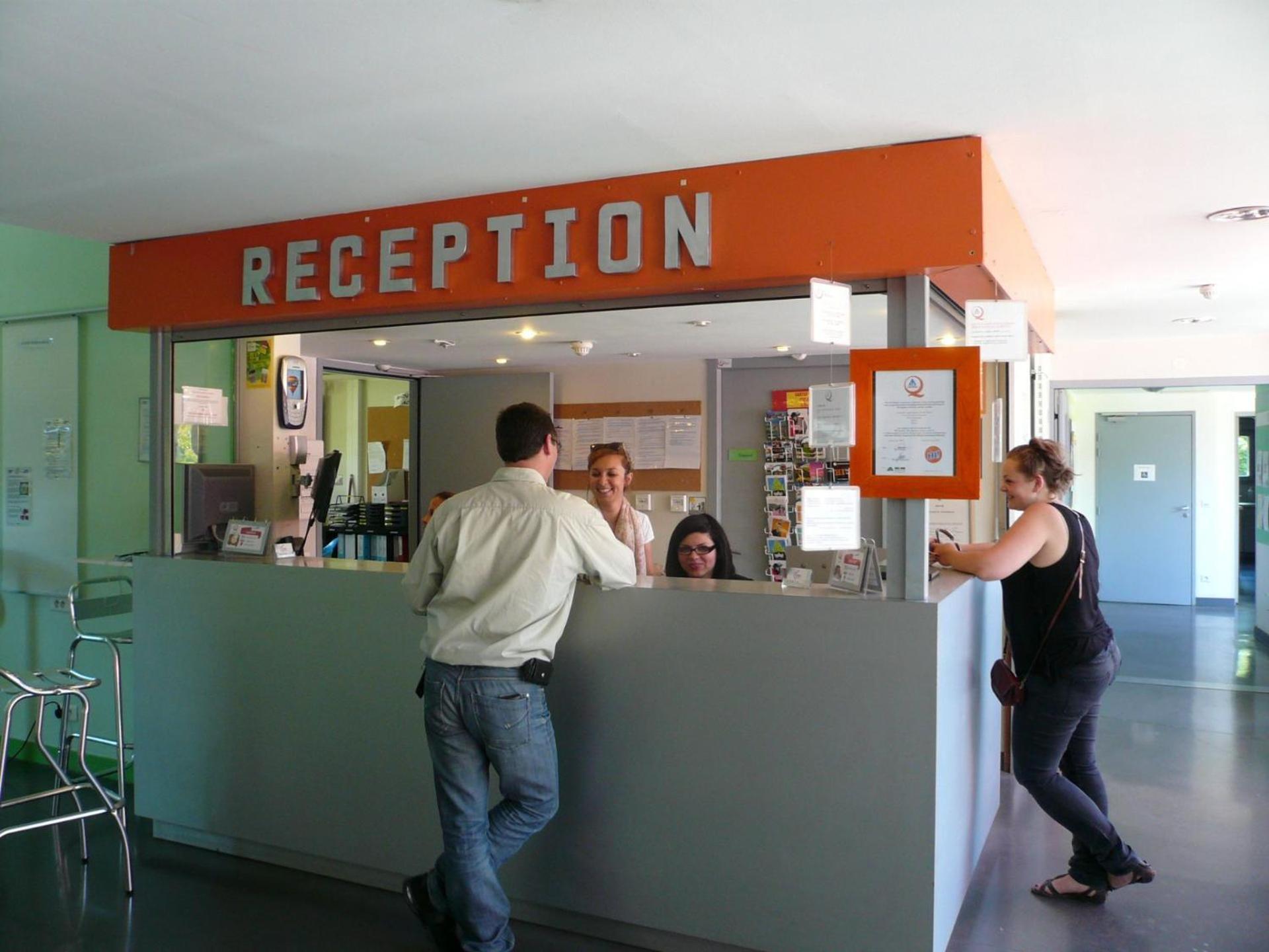 Auberge De Jeunesse Hi Grenoble Échirolles Esterno foto